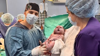 Лекарите от Майчин дом изродиха близо 6 килограмово бебе От болницата посочват