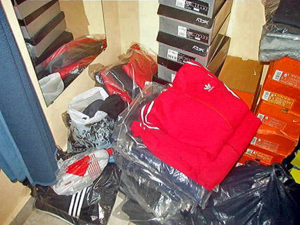 Иззеха спортни стоки, издавани без разрешение, в Петрич 