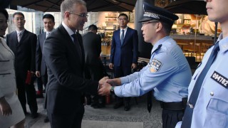 Китайски полицаи патрулират в Сърбия