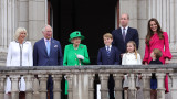 Крал Чарлз III, Камила, принц Уилям и Кейт Мидълтън, и първата им официална снимка