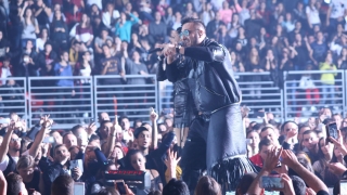 Днес любимецът на мнозина от фолк бранша Константин черпи