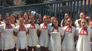 Детският радиохор на Българското народно радио БНР изнася протестен концерт