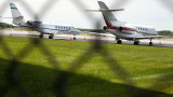  Самолет спука две гуми при политане в Ню Джърси 
