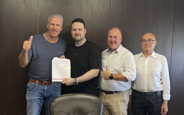 Отляво надясно: д-р Петер Мрозик (Изп. директор и Собственик, profine Group), Теодор Линкин (Управител и Управляващ партньор, ЛИНКИН ООД), Кристиан Пукерт (Head of Aluminium Systems Europe, profine Group), Георги Данчев (Country Manager Bulgaria, profine Group)