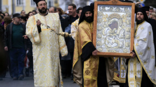 Чудотворната Пресвета Богородица тръгва за Варна, Шумен и В. Търново