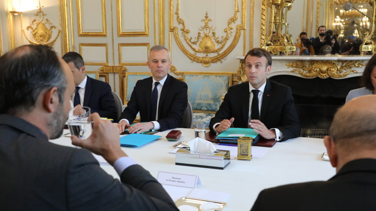 Френският президент Еманюел Макрон се опитва да докаже, че е