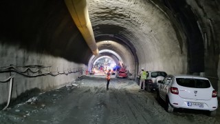 Тримата пострадали при срутването на тунел Железница са в съзнание