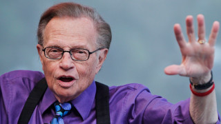 Лари Кинг дългогодишният легендарен водещ почина на 87 съобщава СиЕнЕн Синът