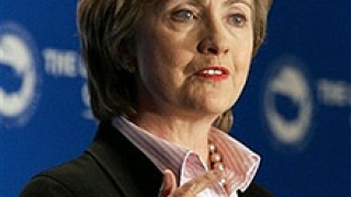 Клинтън призова за оръжейно ембарго срещу Сирия