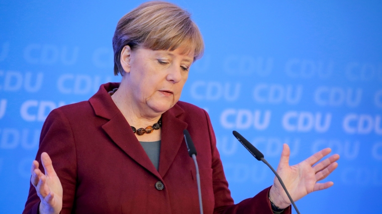 Европа не може да контролира бежанците, призна Меркел