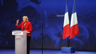 Френският крайнодесен политик Марин льо Пен ще бъде съдена заедно