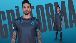 Докато феновете на българските грандове до последно се питат с