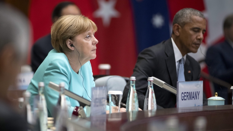 Русия и Сирия да спрат „варварските” въздушни удари, призоваха Обама и Меркел