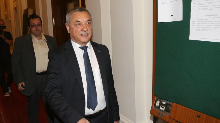 ГЕРБ ще подкрепят вицепремиера Валери Симеонов за закона за хазарта.