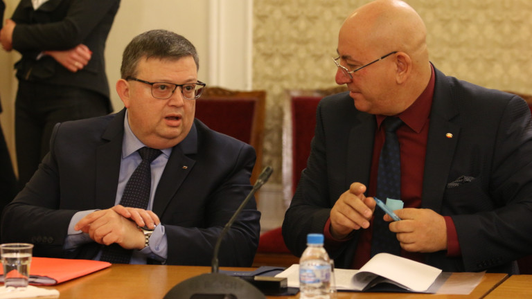 Кандидатът за шеф на КПКОНПИ Цацаров не коментира изслушването си