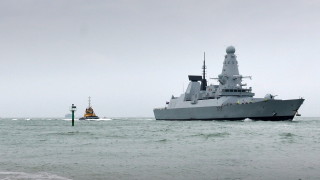 Правителството на Великобритания обяви че Кралските ВМС ще ескортират корабите