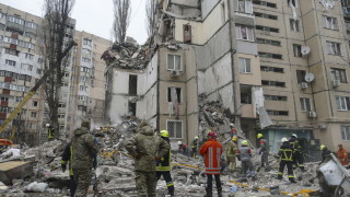 Дете и две бебета са загинали в сринатия от руски дрон блок в Одеса