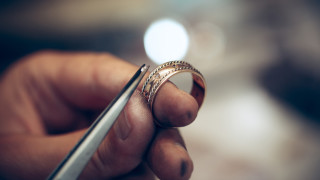 Рецидивист задигна диамантен пръстен от магазин в столичен мол