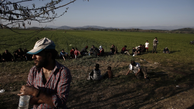 Сирийци и афганистанци се биха в лагер на гръцки остров, петима ранени