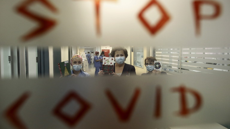 Гърция отлага отварянето на училищата заради ръст на коронавирус случаите