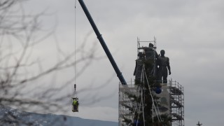 В своя страх и дребнодушие управляващите се крият зад дребни