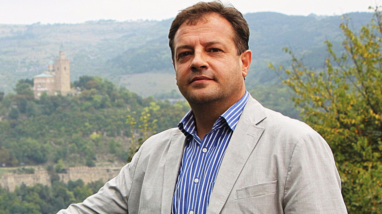 Даниел Панов е избран за втори мандат да е шеф на общините в България
