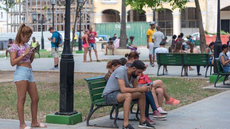 Отиваме в Куба. Наемаме къща в покрайнините на Хавана. Луксозна