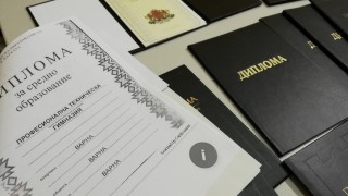 19 годишен ученик е лидерът на групата подготвяла фалшиви дипломи за