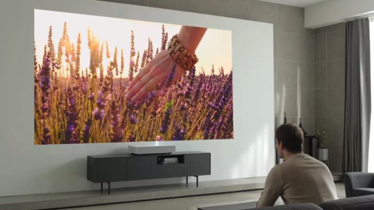 LG готви уникален 4K проектор