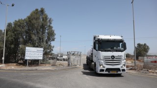 Израел допусна в Газа първите камиони с хуманитарна помощ 