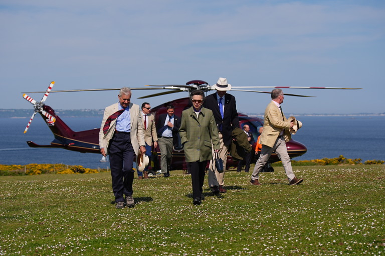 Принцеса Ан постоянно употребява хеликоптерите
