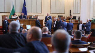 Депутатите скочиха срещу предложението на председателя на 49 ото Народно