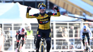 Бившият победител в Обиколката на Италия Примож Роглич е паднал