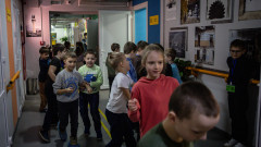 Украйна построи още 15 подземни училища за новата учебна година