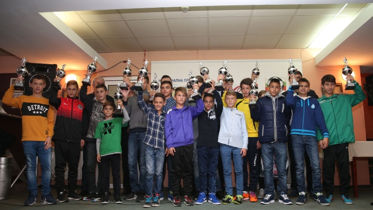 За 17-а година програмата "Децата и футболът" открива млади таланти