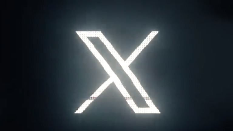 Илон Мъск замени логото на Twitter с X, съобщава Файненшъл