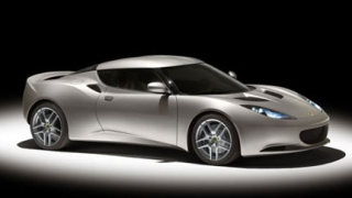 Тя се казва Evora  