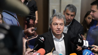 Парламентарните групи на Възраждане и Има такъв народ заедно атакуват