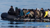  Френската полиция излага на риск мигрантите с нападателни тактики против дребни лодки 