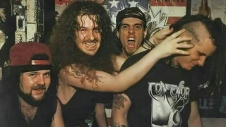 Истина ли е, че човекът от обложката на Vulgar Display of Power на Pantera е многократно удрян