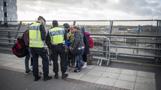 Швеция удължава с 3 месеца контрола по границата с Дания