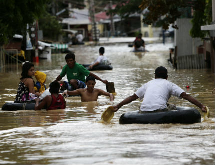 Тайфунът "Копу" взе 16 жертви във Филипините, 60 000 души са евакуирани 