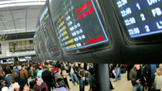 Пътниците на отменени полети да си търсят правата