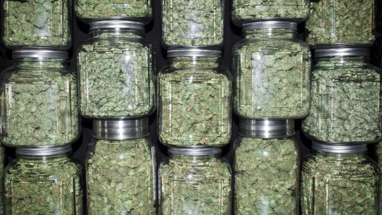 Аризона, Ню Джърси и Южна Дакота легализираха марихуаната за развлечение