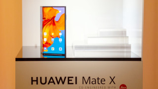 Huawei отложи за пореден път излизането на сгъваемия си смартфон Mate X 