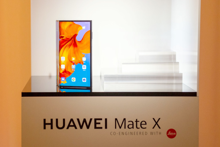 Huawei Mate X излиза на пазара на цена от €2299 - Money.bg