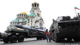 Зенитно-ракетни войски "превзеха" центъра на столицата