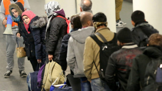 Първите бежанци напуснаха Гърция според плана за квотно разпределение