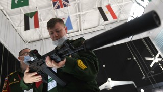 Русия почти спря продажбата на оръжие за долари