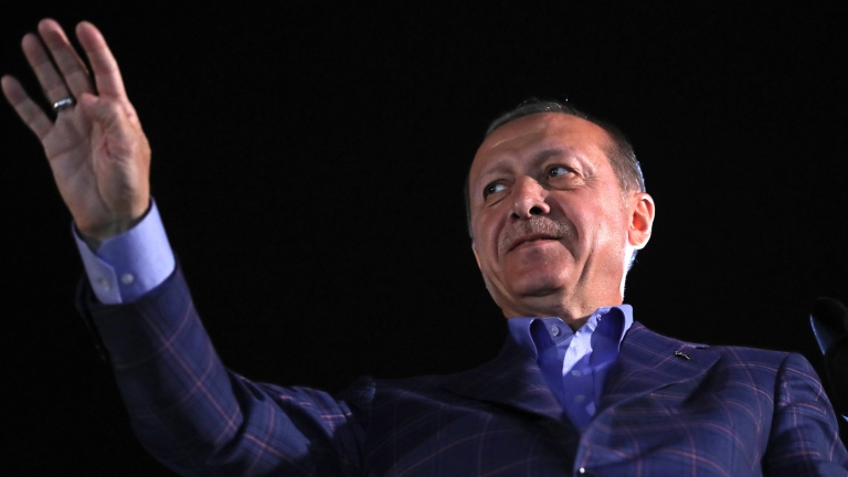 Не съм диктатор, референдумът не беше за мен, оправда се Ердоган 